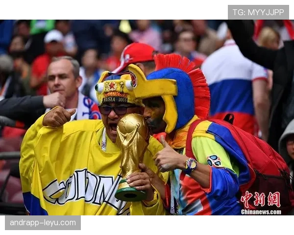 英格兰球迷热情高涨,点燃世界杯赛场氛围 英格兰球迷热情高涨,点燃世界杯赛场氛围