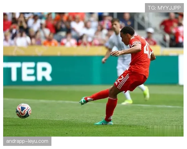 诺伊尔持续保持优秀状态,球队防守实力显著提升 诺伊尔持续保持优秀状态,球队防守实力显著提升