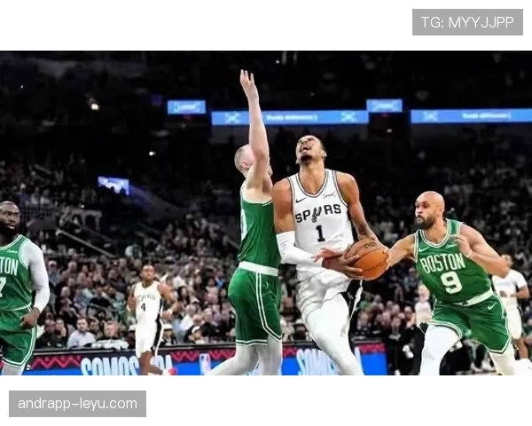 米德尔顿无球跑动提升关键时刻得分效率拉开绿军防线